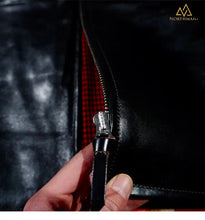 Blouson de motard style vintage japonais, col montant, en cuir de veau huilé et ciré bordeaux italien, inspiré du modèle classique J100