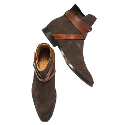 Bottes Jodhpur en daim marron avec brides de couleur fauve : Les bottes Jodhpur
